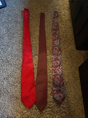 Daniel Cremieux Red, Burgundy and Blue Paisley Silk Tie Set